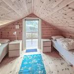 Gorgeous Home In Eivindvik With House Sea View Feriehus